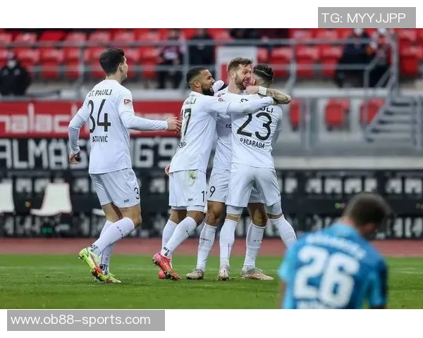 德国总理默茨提前离场错失多特绝杀圣保利的精彩瞬间